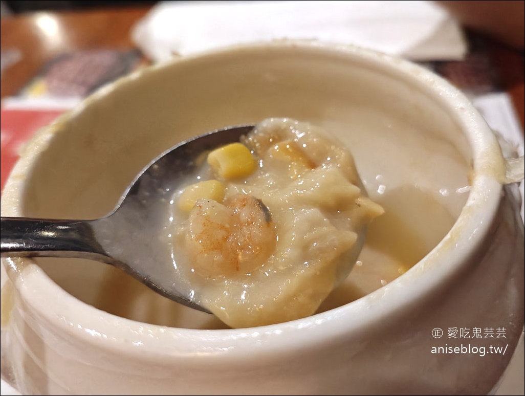 來來牛排館，宜蘭平日也客滿的超人氣牛排館，特色蒜酥必點！