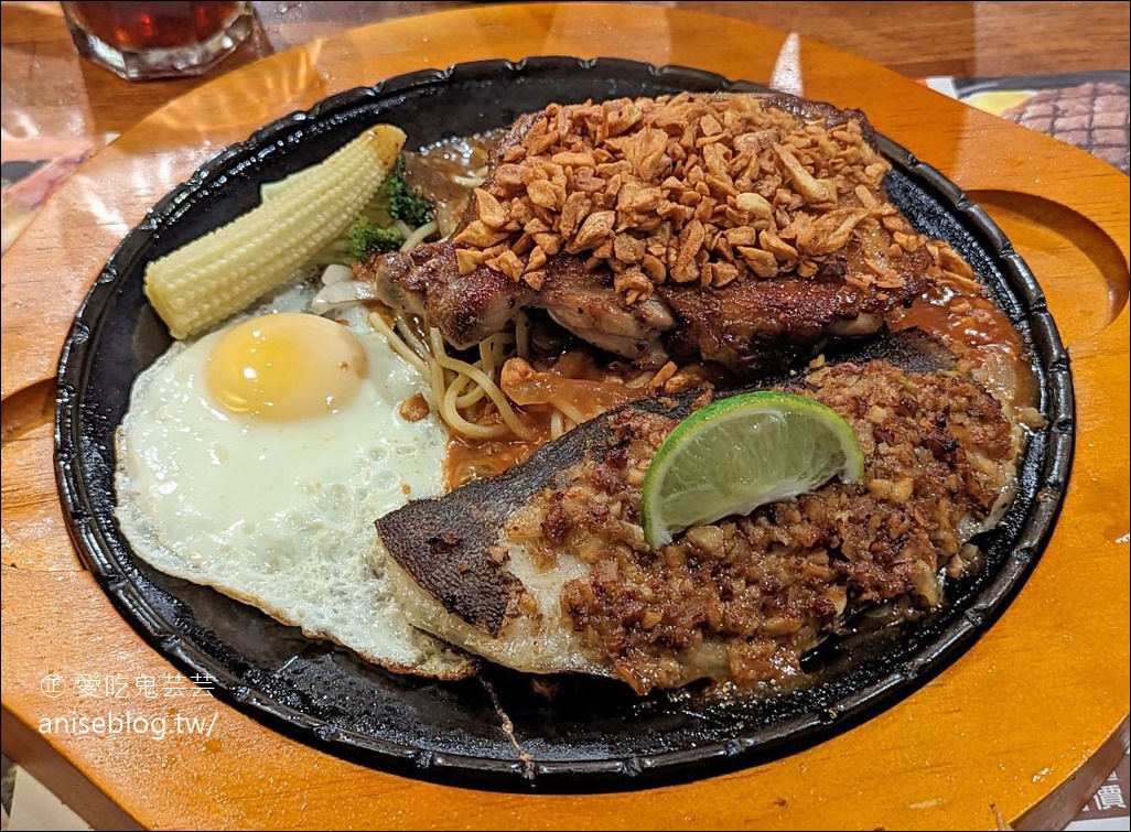 來來牛排館，宜蘭平日也客滿的超人氣牛排館，特色蒜酥必點！