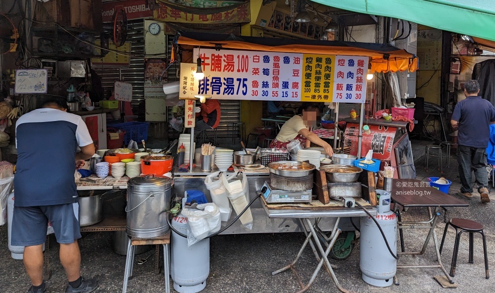 廣州街牛腩湯，觀光夜市裡的早餐限定美食，捷運龍山寺站(姊姊食記)