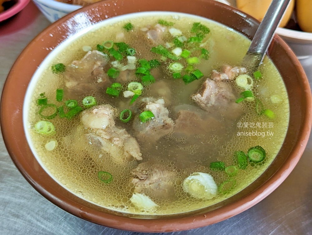 廣州街牛腩湯，觀光夜市裡的早餐限定美食，捷運龍山寺站(姊姊食記)