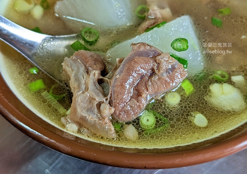 廣州街牛腩湯，觀光夜市裡的早餐限定美食，捷運龍山寺站(姊姊食記)