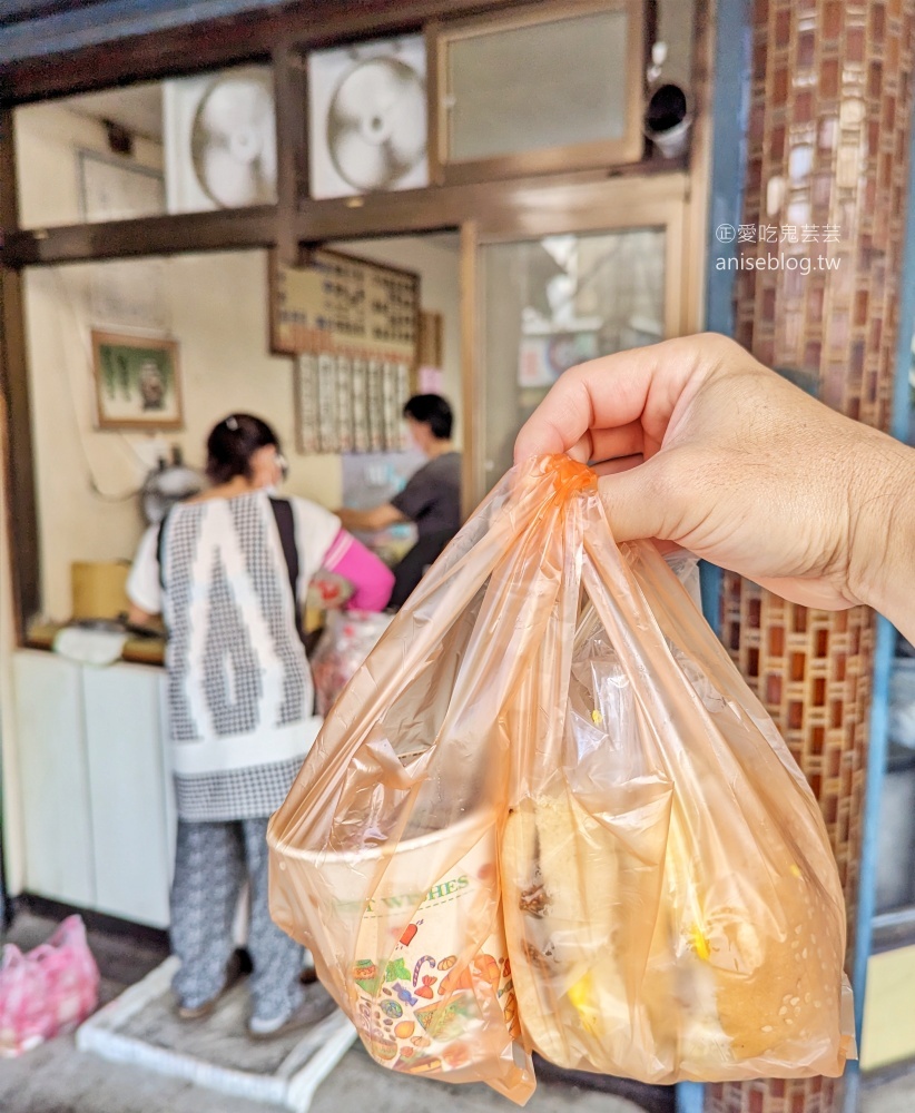 明峯早餐，酥香炸豬排是美味的招牌，桃園美食(姊姊食記)