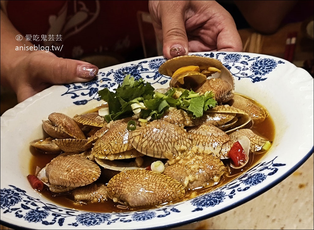 魚擺擺魚火鍋(重慶火鍋)，九宮格麻辣火鍋+金湯酸菜魚，麻到失去知覺的重口味，過癮！