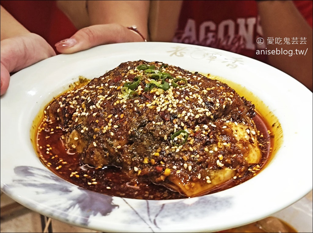 魚擺擺魚火鍋(重慶火鍋)，九宮格麻辣火鍋+金湯酸菜魚，麻到失去知覺的重口味，過癮！