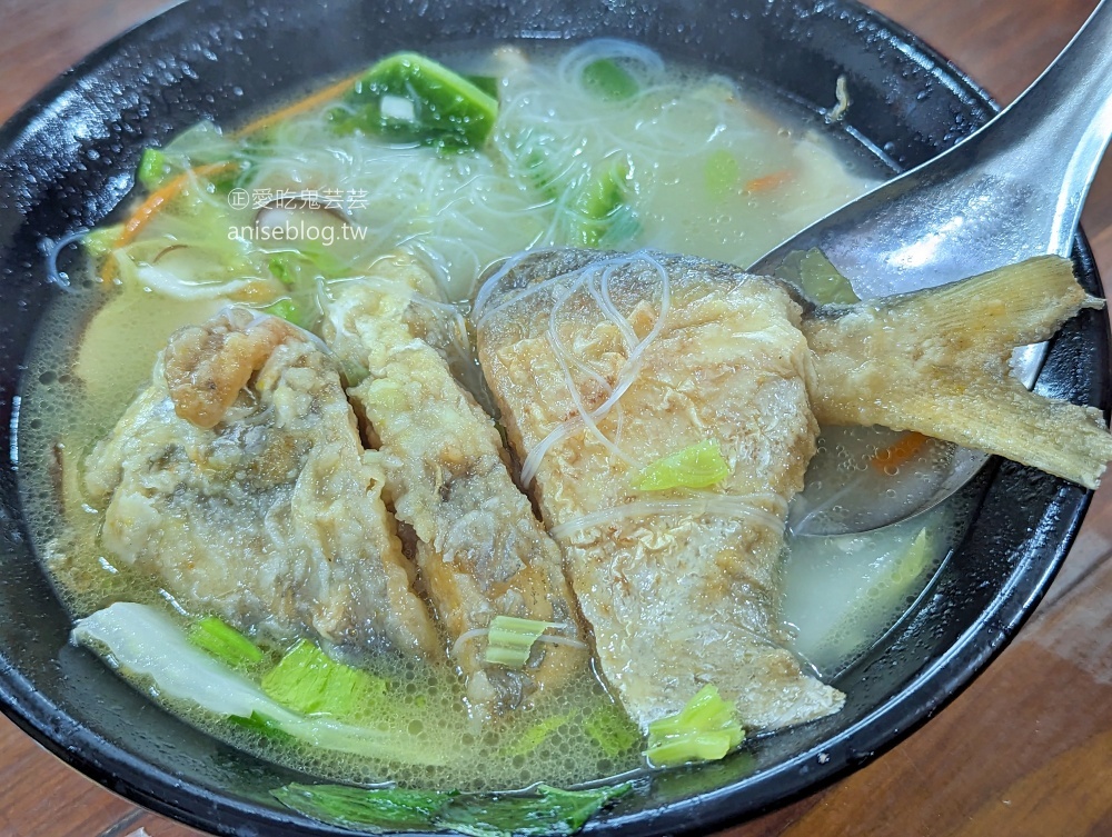 炭井臭豆腐店，透抽米粉、鯧魚米粉才是主角，八斗子美食(姊姊食記)