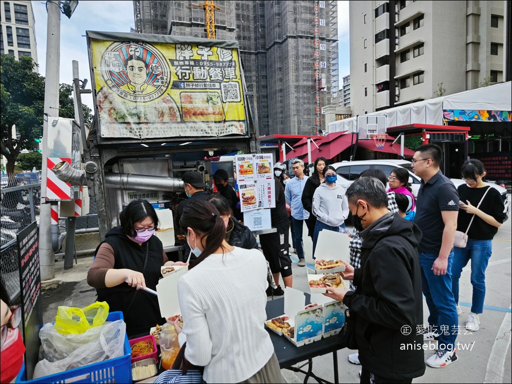 胖子修行動餐車，傳說中最難買到糯米腸、香腸和山豬肉！限量15份大腸頭果然買不到😂