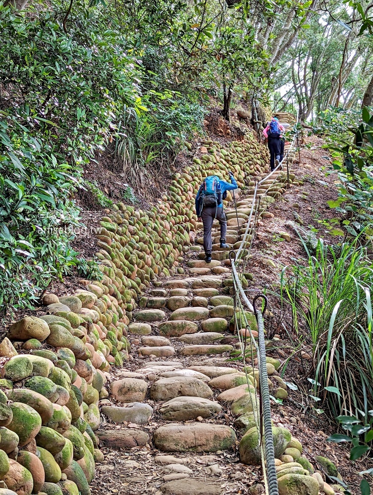 火炎山北鞍線環狀步道，苗栗也可以欣賞大峽谷地形(姊姊遊記)