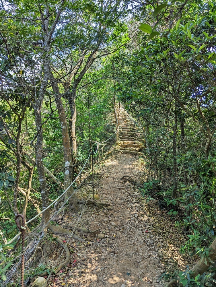 火炎山北鞍線環狀步道，苗栗也可以欣賞大峽谷地形(姊姊遊記)