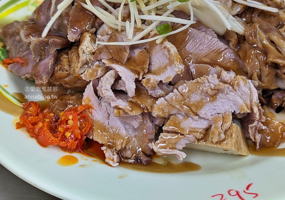 基隆智光乾拌麵，滷味是招牌點好點滿，東岸基隆塔美食(姊姊食記)