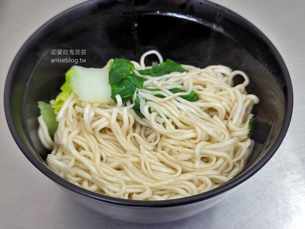 基隆智光乾拌麵，滷味是招牌點好點滿，東岸基隆塔美食(姊姊食記)