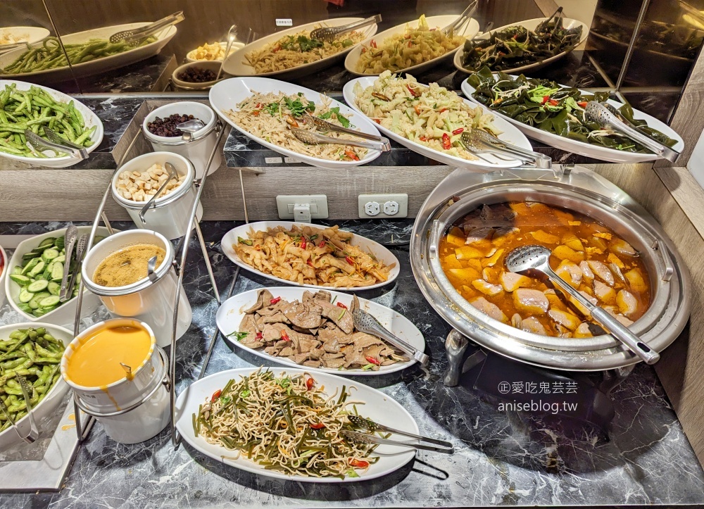 傳品牛排，280元就有吃到飽自助吧，板橋排隊美食(姊姊食記)