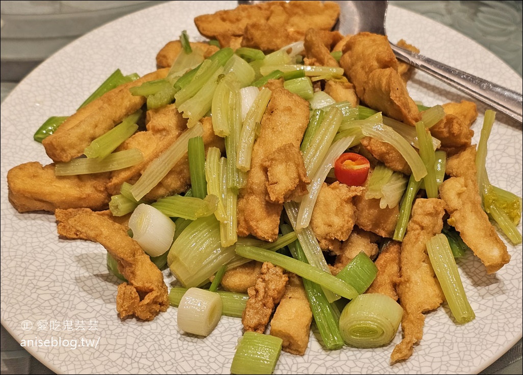 蓬萊邨@台北福華大飯店，年前聚餐歡樂聚，黏錢菜第一次吃欸！