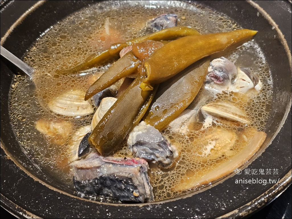 萬客什鍋長安東店，湯頭選擇多的石頭火鍋，還有炸年糕和白糖粿耶！(台北宵夜場)