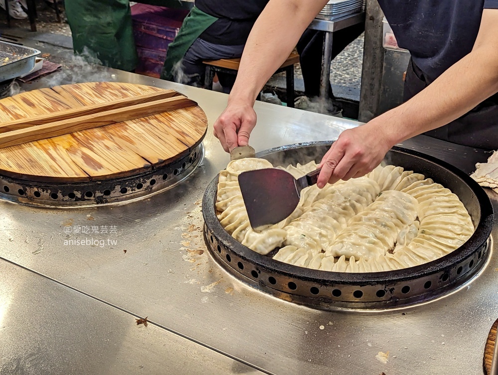 阿財鍋貼，桃園夜市人氣排隊美食(姊姊食記)