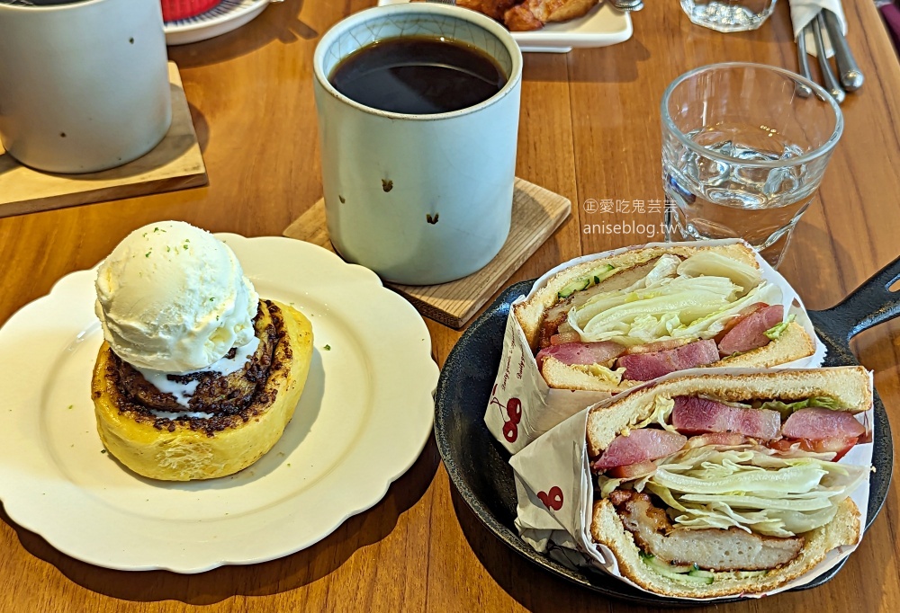 丸角自轉生活咖啡，基隆風味的甜不辣三明治(姊姊食記)