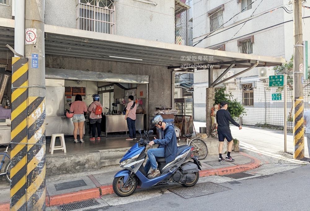 吉利街手工蛋餅，隱藏巷弄裡的早餐店，唭哩岸站美食(姊姊食記)