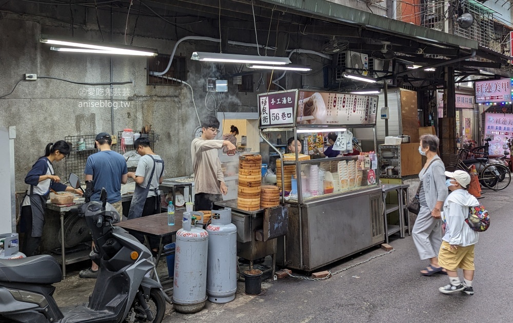 56巷口湯包，板橋裕民街超人氣排隊美食(姊姊食記)