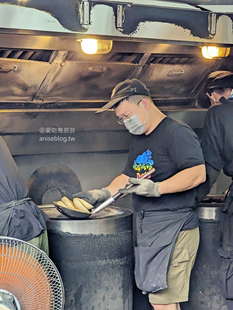 龍門胡椒餅，捷運三重國小站排隊美食(姊姊食記)