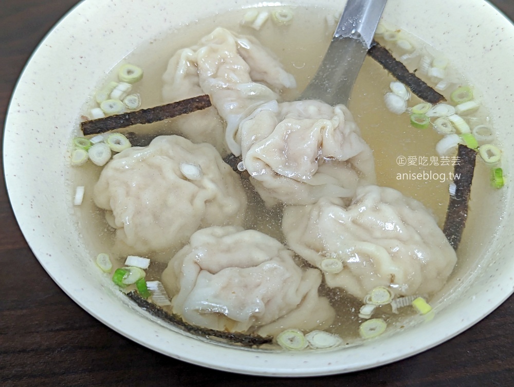 周家女兒蔥油餅碇內店，終於吃到懷念的餛飩湯，基隆暖暖美食(姊姊食記)