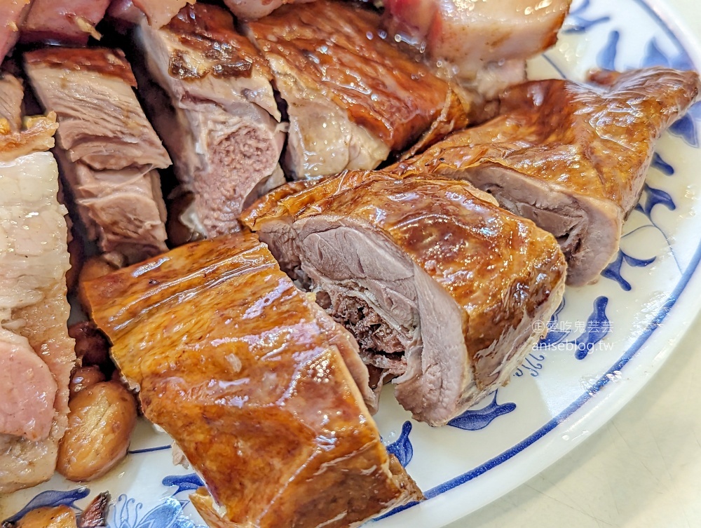 港宏燒臘，厚實叉燒、脆皮燒肉、美味燒鴨，新莊輔大美食(姊姊食記)