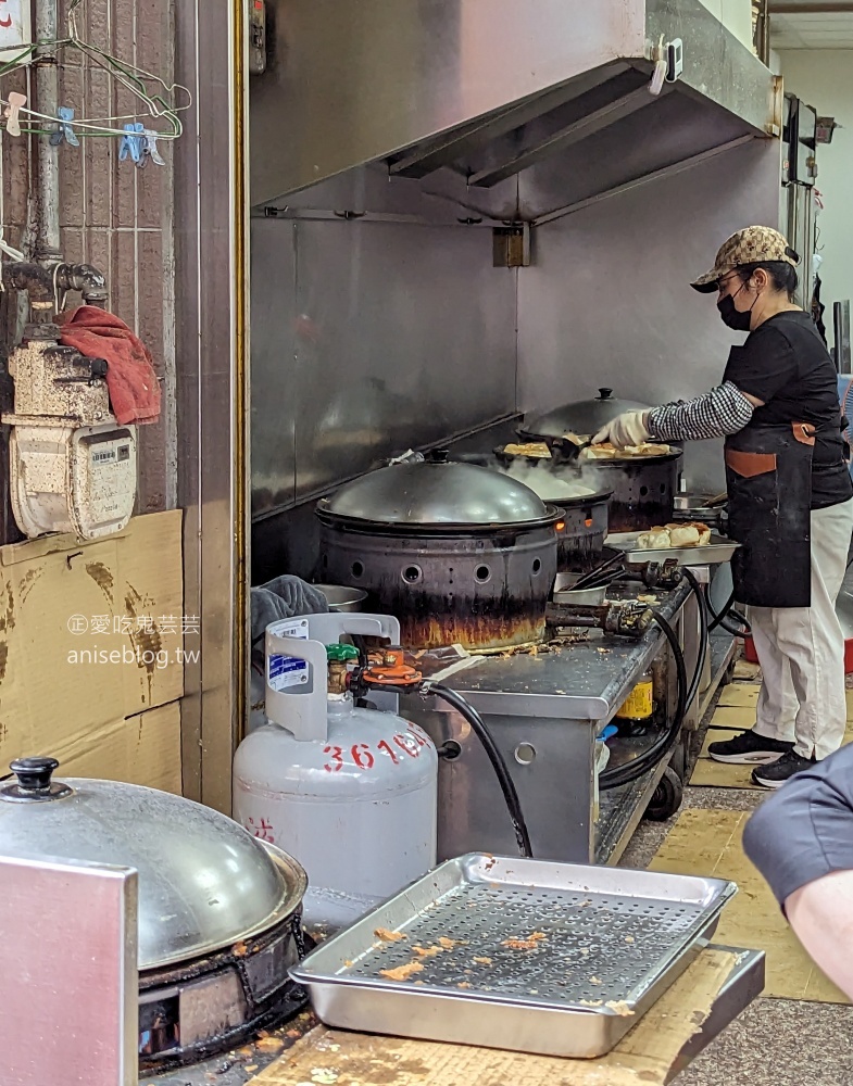 林記水煎包，出爐就瞬間秒殺的排隊美食，桃園南門市場早餐(姊姊食記)