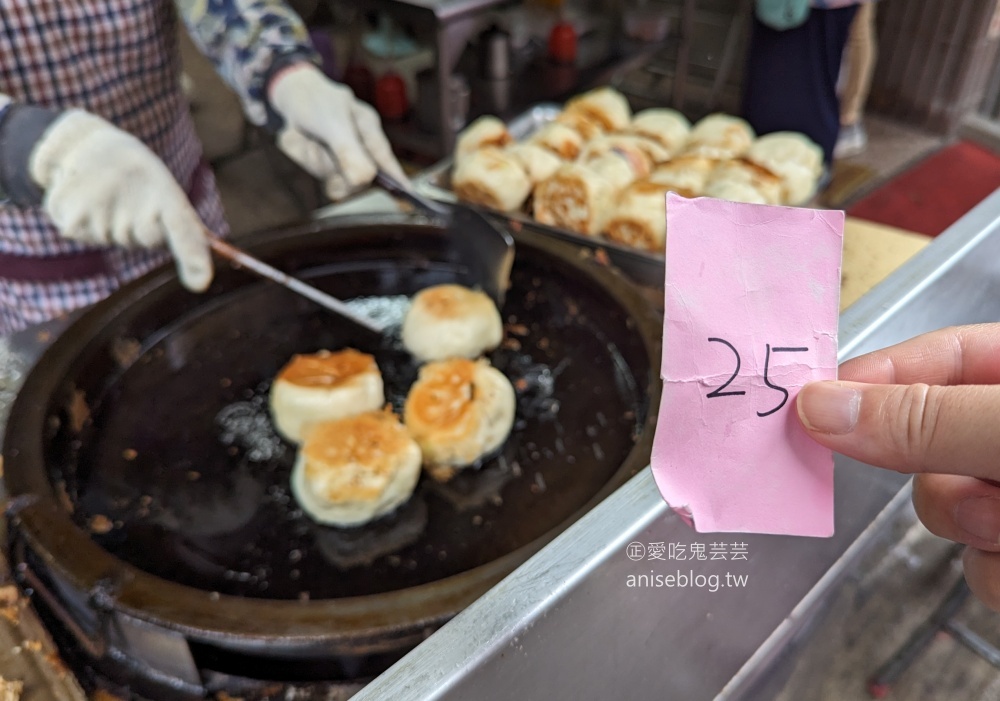 林記水煎包，出爐就瞬間秒殺的排隊美食，桃園南門市場早餐(姊姊食記)