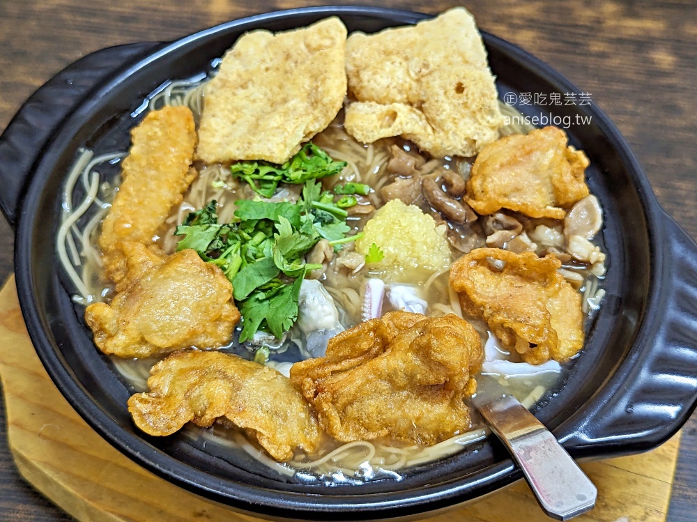 賴桑透抽蚵仔麵線，魔霸特餐浮誇配料大碗滿足，捷運龍山寺站美食(姊姊食記)