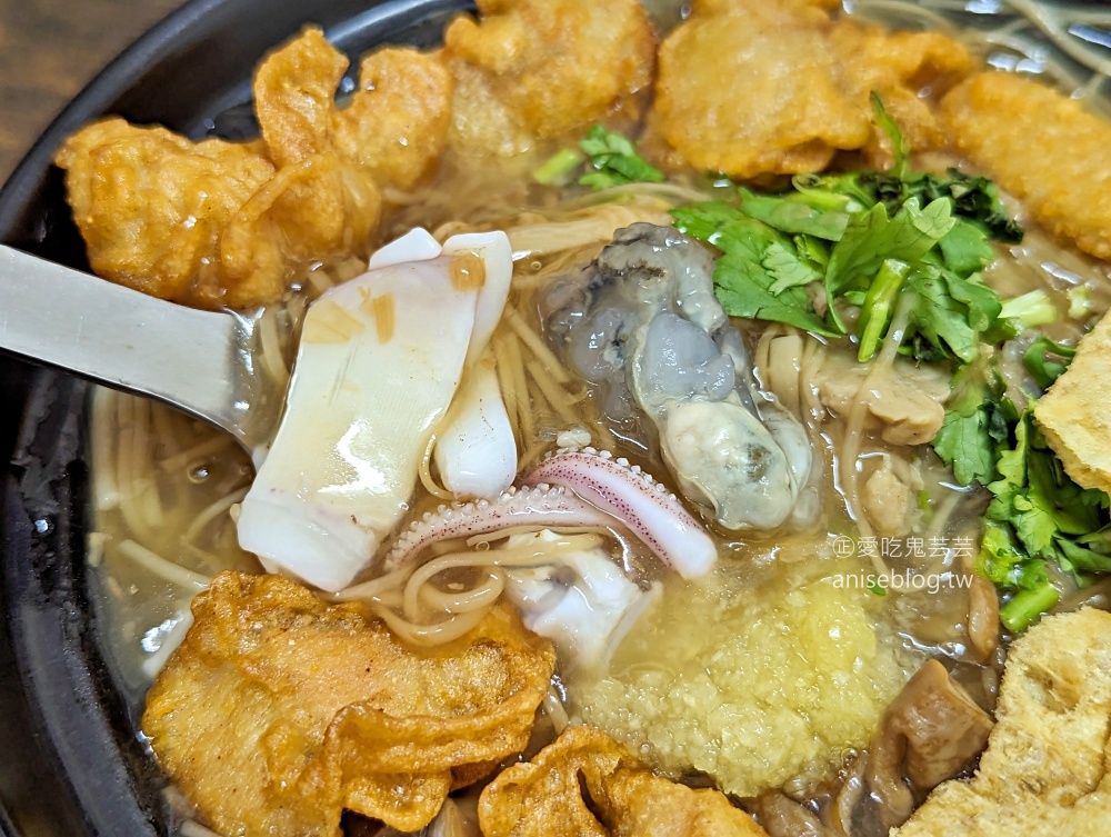 賴桑透抽蚵仔麵線，魔霸特餐浮誇配料大碗滿足，捷運龍山寺站美食(姊姊食記)