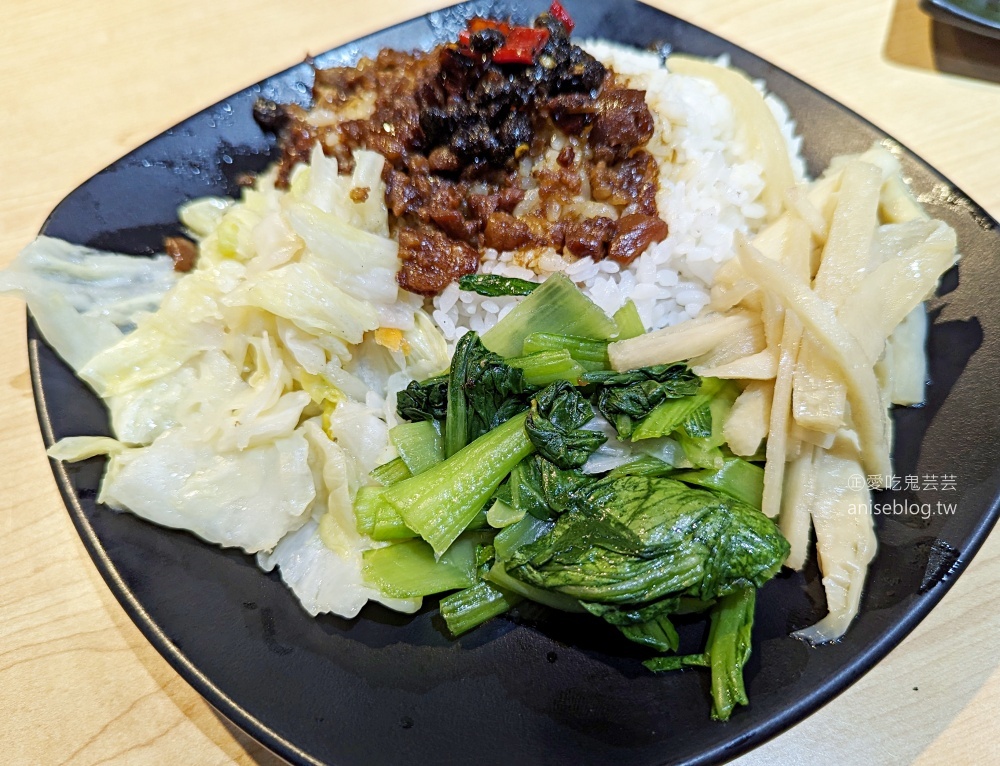 士林站榮華市場裡的美食老店-三福排骨(姊姊食記)