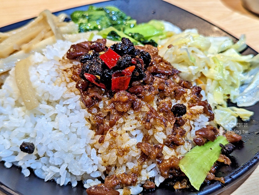 士林站榮華市場裡的美食老店-三福排骨(姊姊食記)