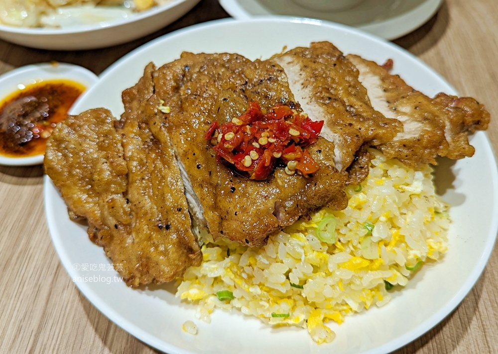 永和平價鼎泰豐，小本經營排骨炒飯加點辣椒更讚(姊姊食記)