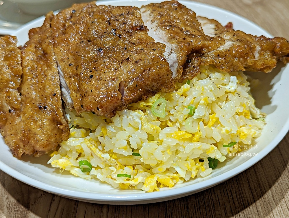 永和平價鼎泰豐，小本經營排骨炒飯加點辣椒更讚(姊姊食記)