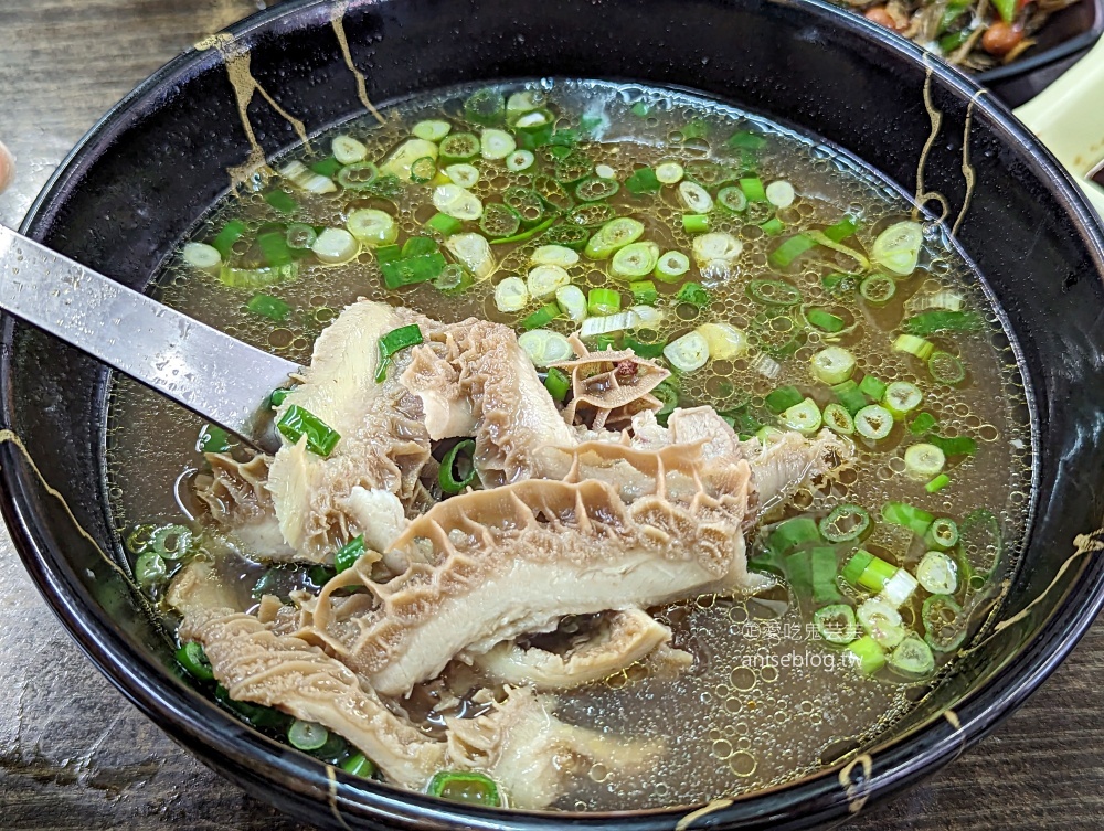 阿忠牛肉麵，連我娘都讚不絕口的新莊在地美食老店(姊姊食記)