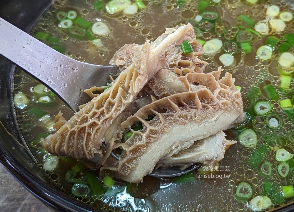 阿忠牛肉麵，連我娘都讚不絕口的新莊在地美食老店(姊姊食記)