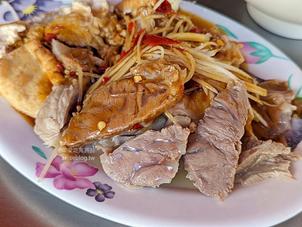 涼州街無名涼麵米粉湯，厚實豬舌的完美口感最推薦，大橋頭站美食(姊姊食記)