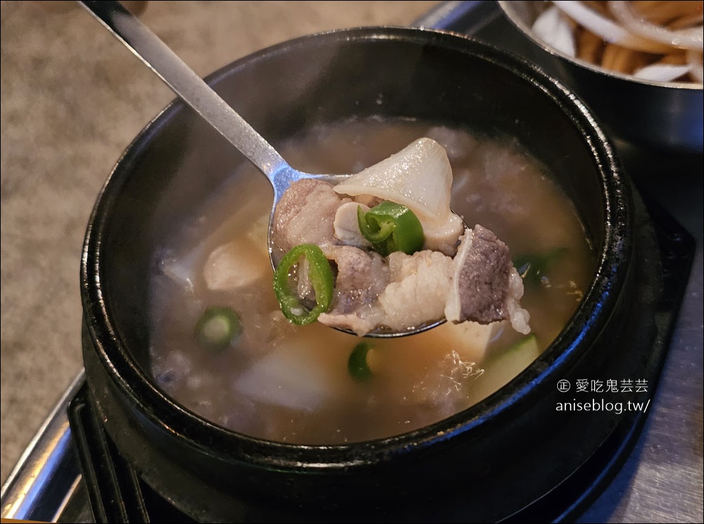 西面美食 | 釜山宅烤肉，超厚超大塊烤肉很過癮，搭配酸白菜很解膩