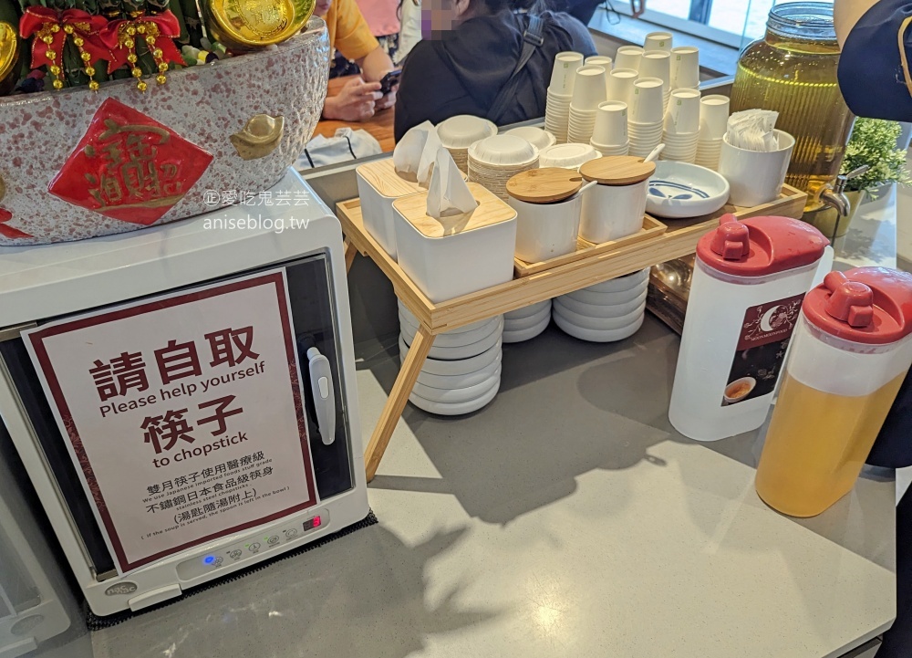 看著基隆海港美景吃蛤蠣雞湯，雙月食品社基隆店(姊姊食記)