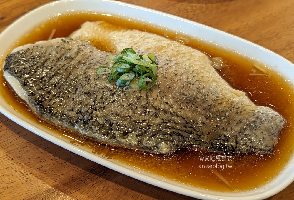 看著基隆海港美景吃蛤蠣雞湯，雙月食品社基隆店(姊姊食記)