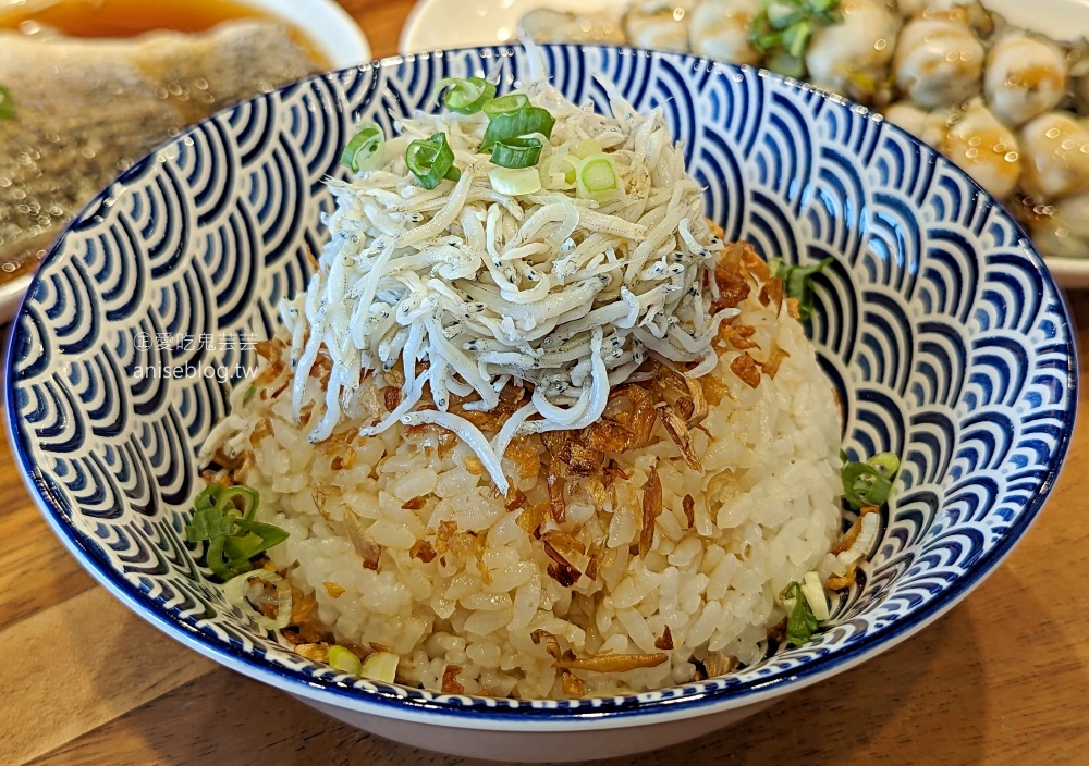 看著基隆海港美景吃蛤蠣雞湯，雙月食品社基隆店(姊姊食記)