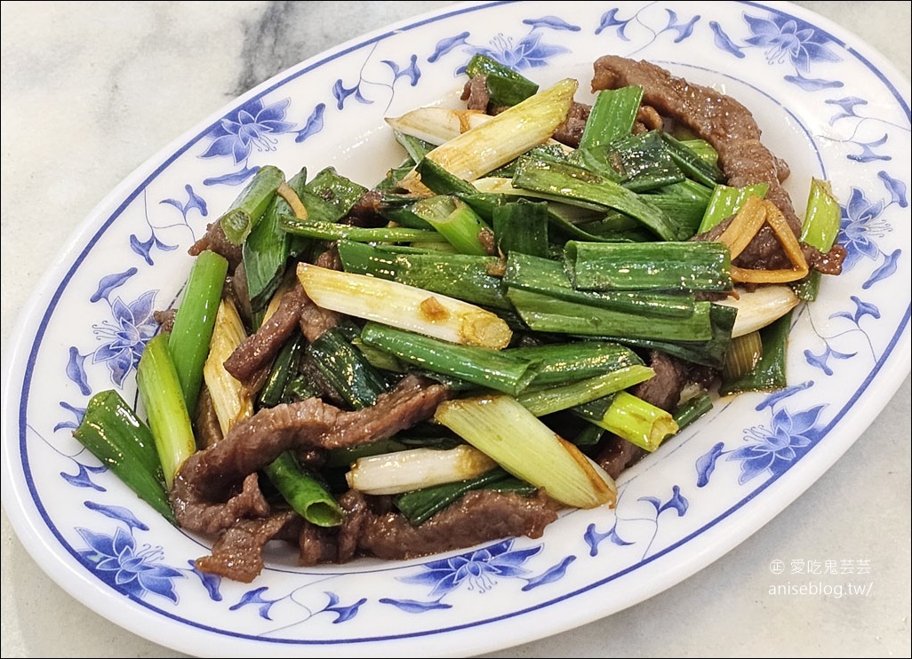 蜀魚館老店，活鯉魚鮮嫩細緻無土味，還有各式熱炒哦！