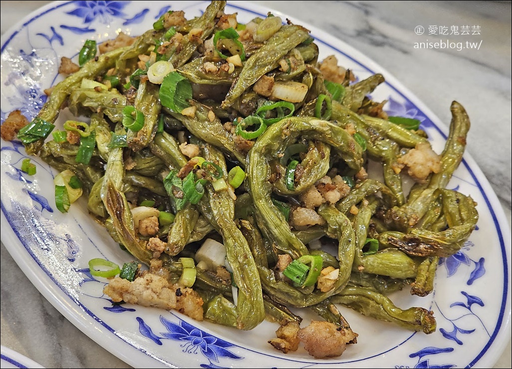 蜀魚館老店，活鯉魚鮮嫩細緻無土味，還有各式熱炒哦！