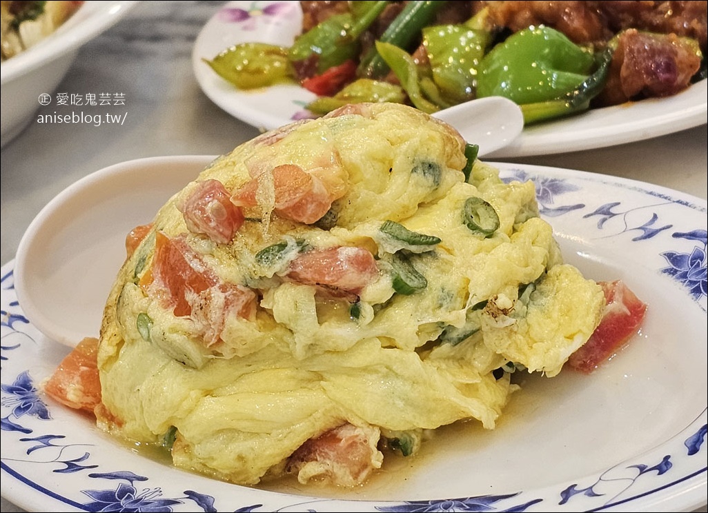 蜀魚館老店，活鯉魚鮮嫩細緻無土味，還有各式熱炒哦！