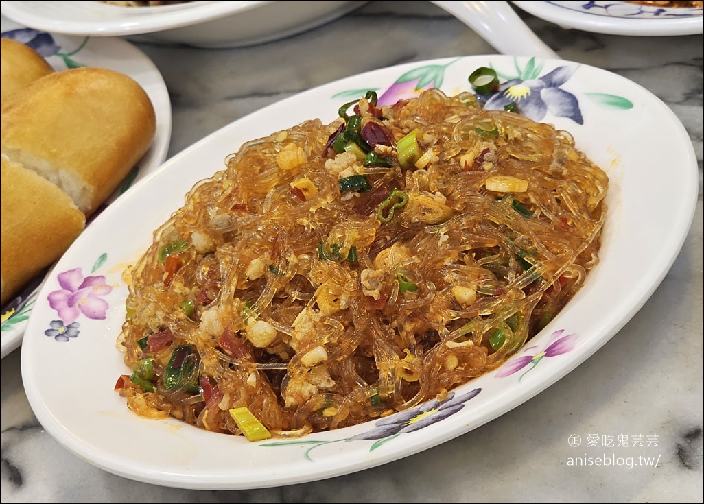 蜀魚館老店，活鯉魚鮮嫩細緻無土味，還有各式熱炒哦！