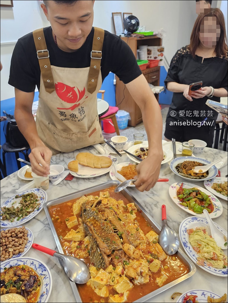 蜀魚館老店，活鯉魚鮮嫩細緻無土味，還有各式熱炒哦！