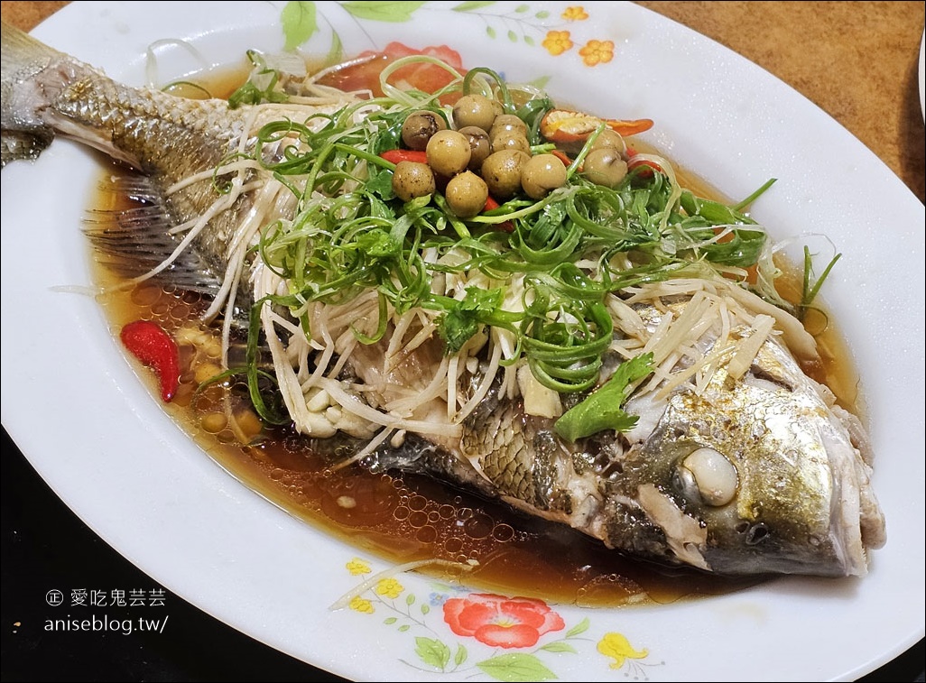 東石海鮮 | 明華海產食堂，激推超厚烏魚子、菜脯蚵湯、蚵仔麵線…啊都好吃啦！