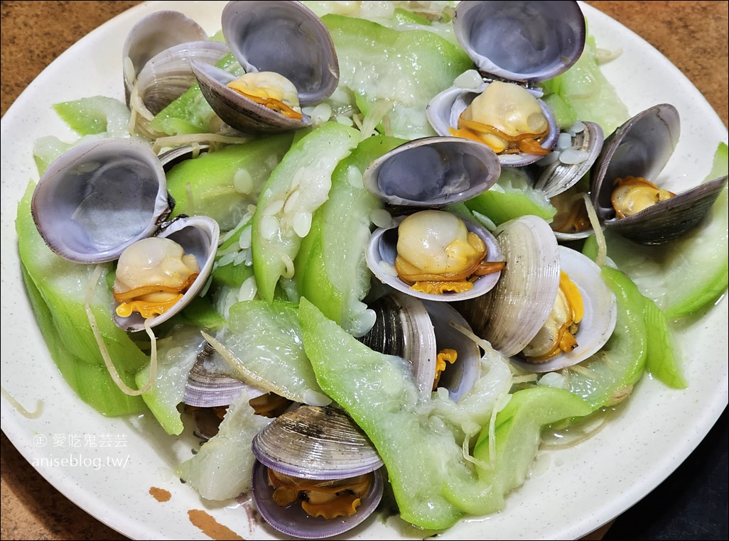 東石海鮮 | 明華海產食堂，激推超厚烏魚子、菜脯蚵湯、蚵仔麵線…啊都好吃啦！