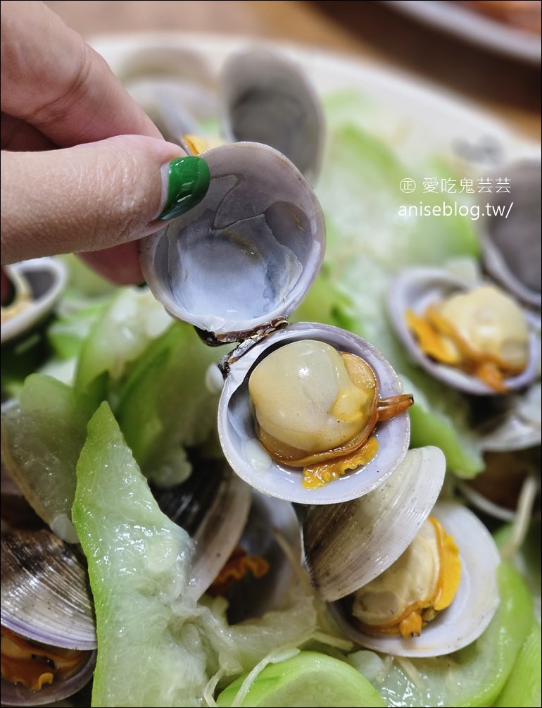 東石海鮮 | 明華海產食堂，激推超厚烏魚子、菜脯蚵湯、蚵仔麵線…啊都好吃啦！