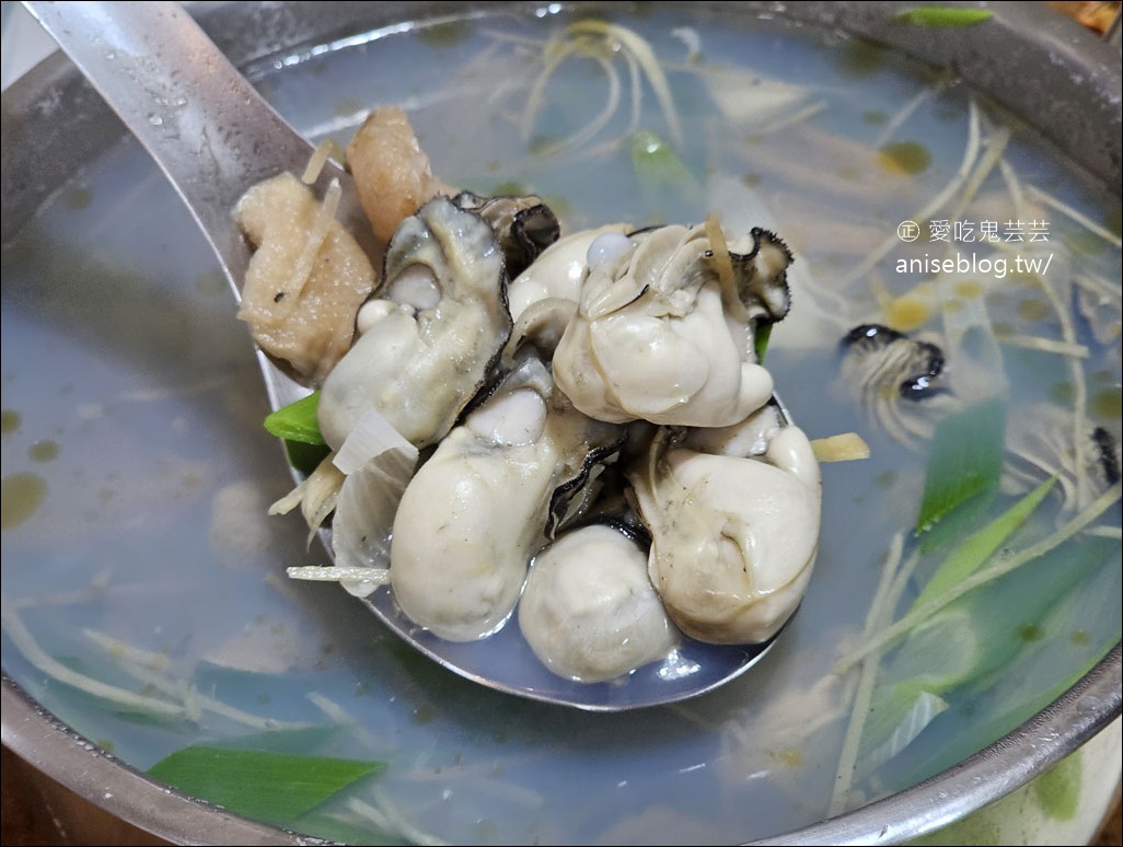 東石海鮮 | 明華海產食堂，激推超厚烏魚子、菜脯蚵湯、蚵仔麵線…啊都好吃啦！