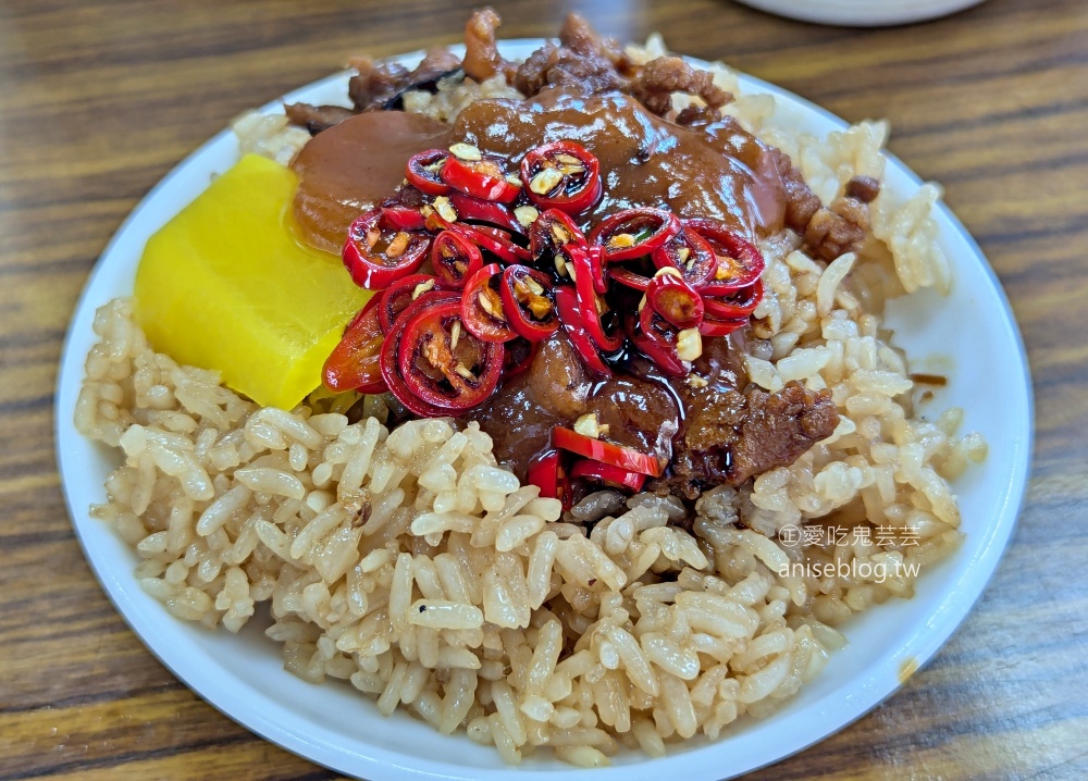 良泉小吃油飯、甜不辣，桃園南門市場旁美食(姊姊食記)