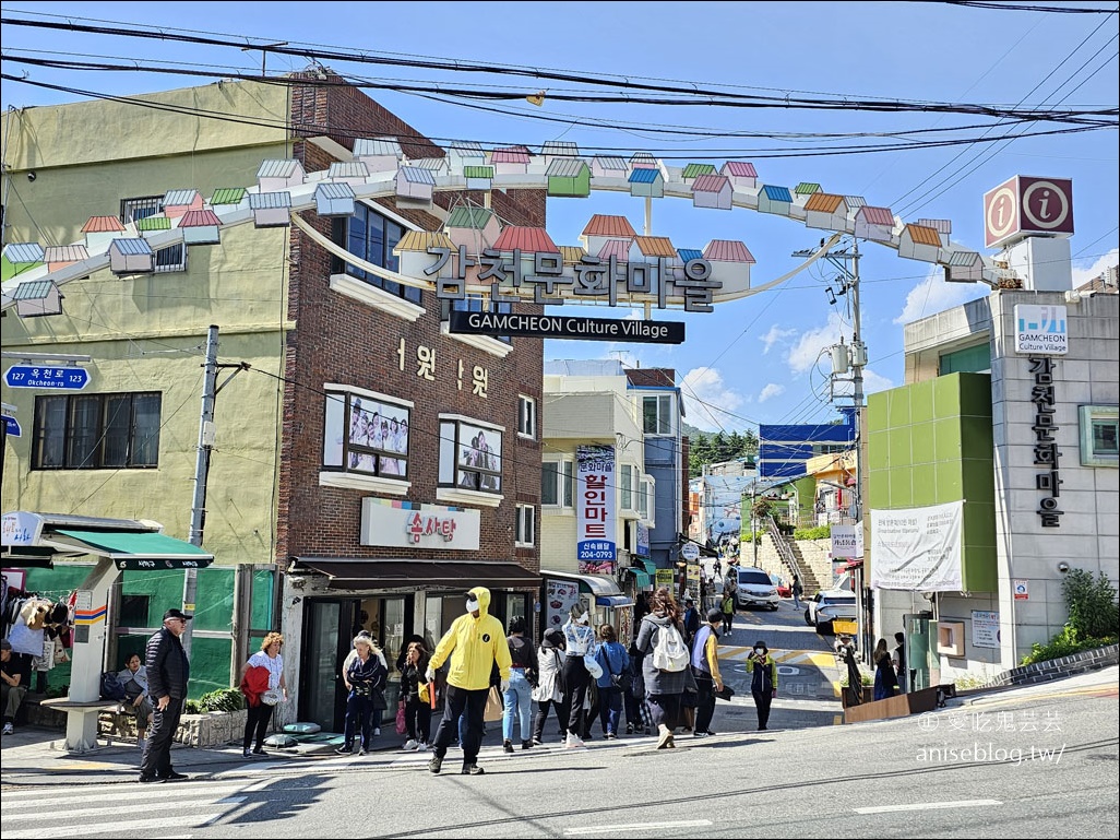 甘川洞文化村，第一次到釜山必訪的景點，超可愛的彩色房子、彩繪好好拍、和小王子拍合照！